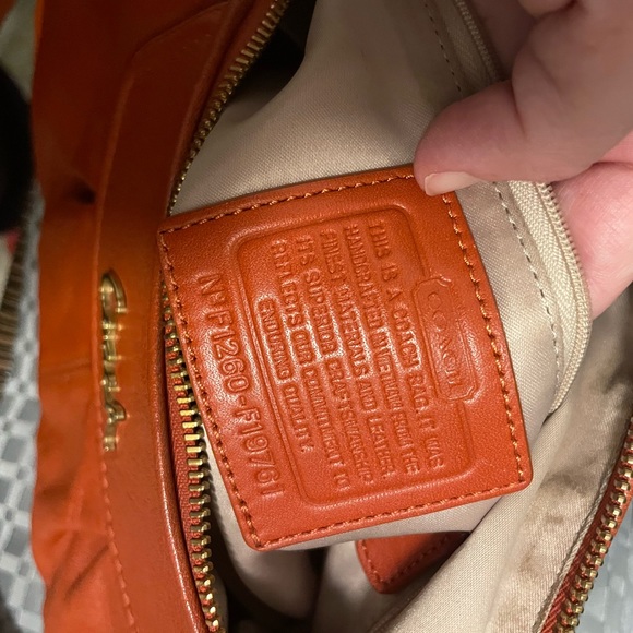 SOLD. Coach crossbody - Picture 3 of 8